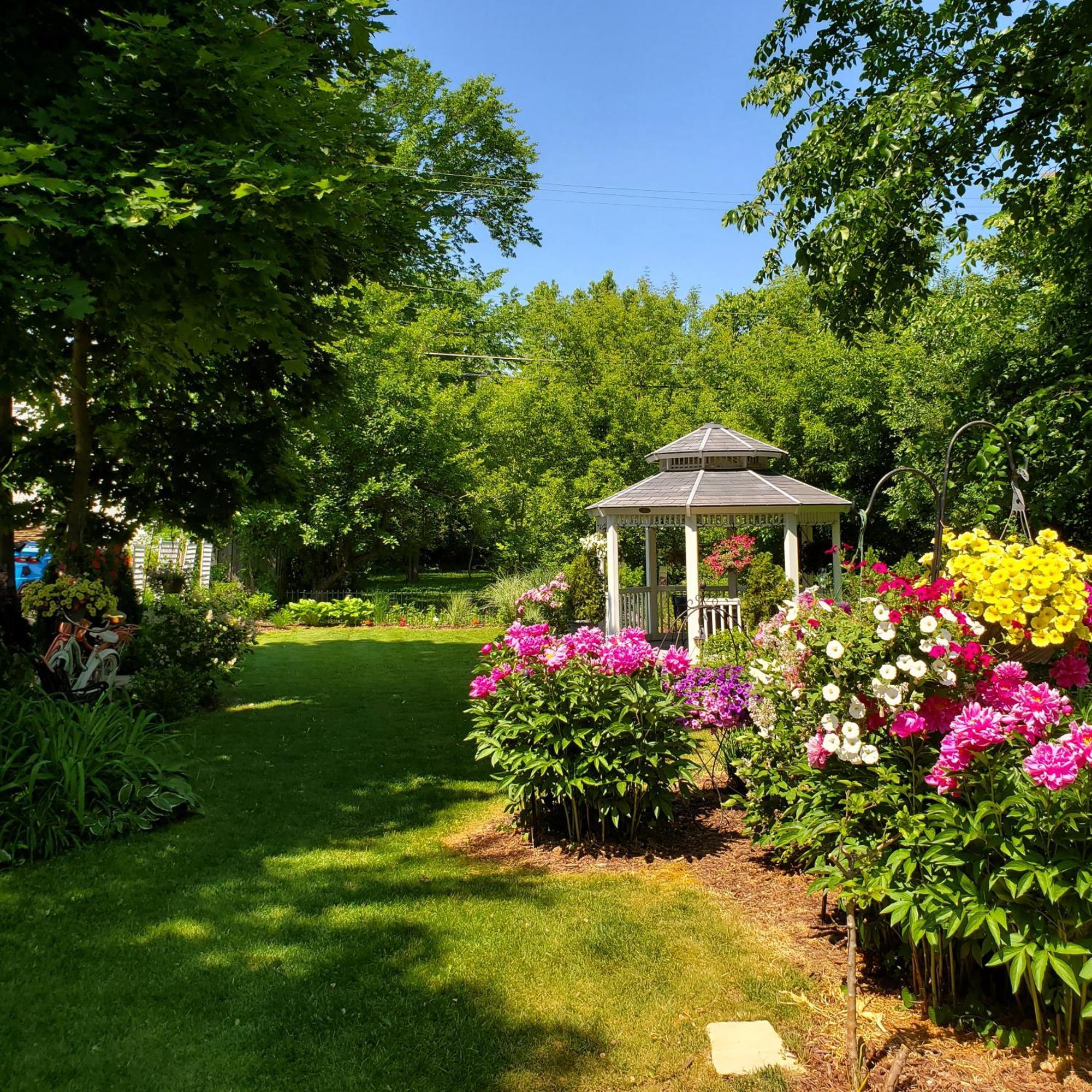 Lilly Pad Hotel Cedarburg Eksteriør billede