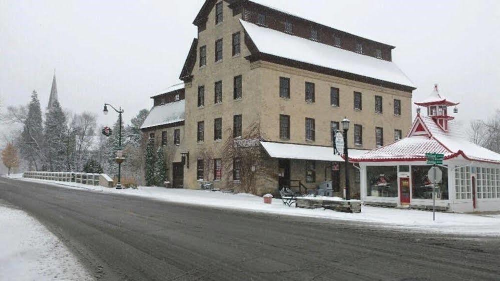 Lilly Pad Hotel Cedarburg Eksteriør billede